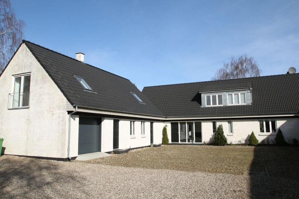 Stenbrogard Harlev  Bagian luar foto