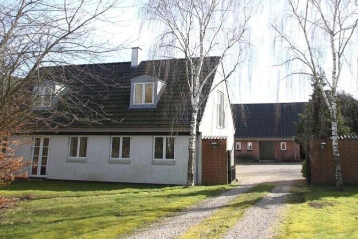 Stenbrogard Harlev  Bagian luar foto
